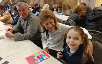 Sucot con abuelos en la primaria